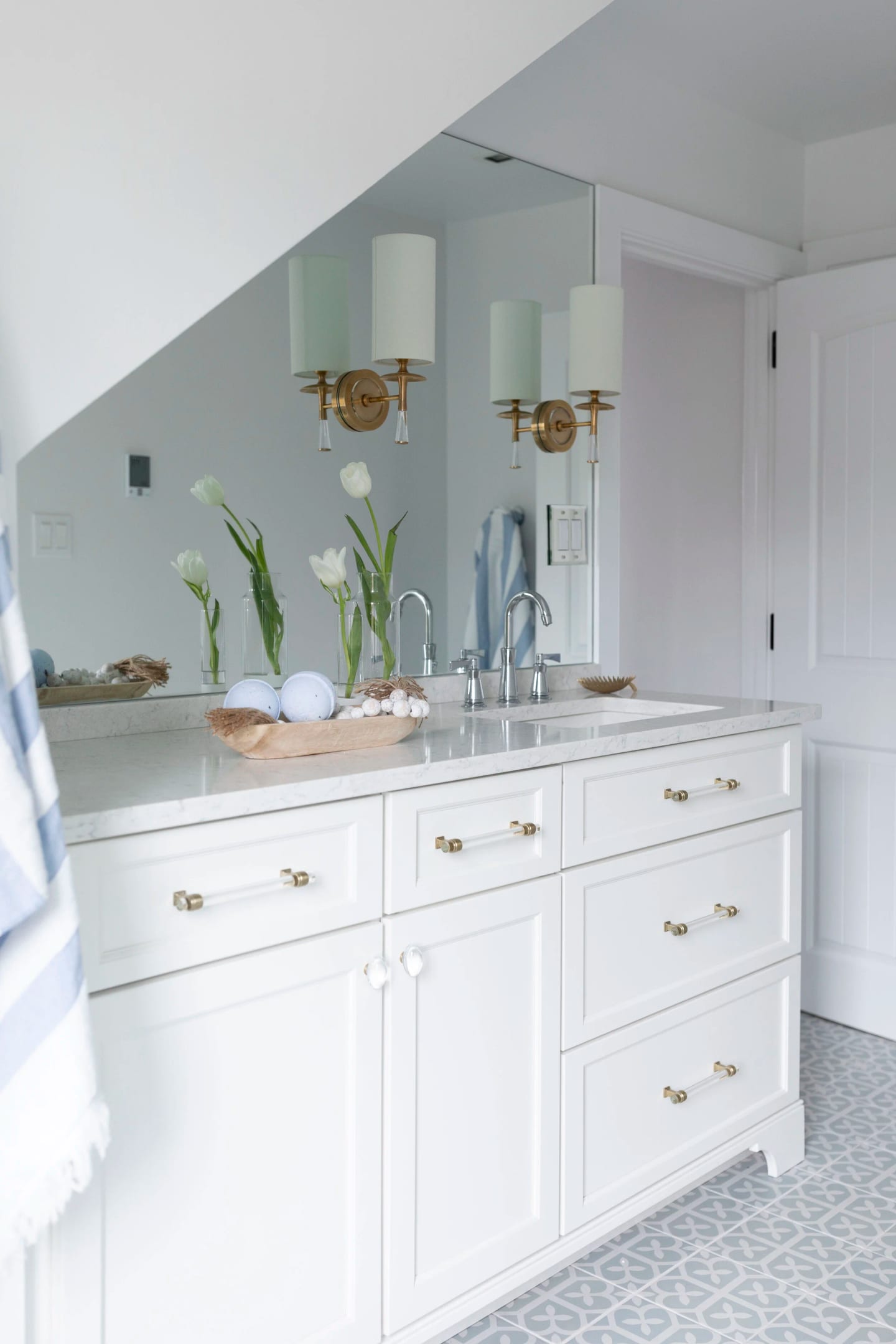 Girls bath, Main Line Historic Barn conversion in Haverford, Pennsylvania